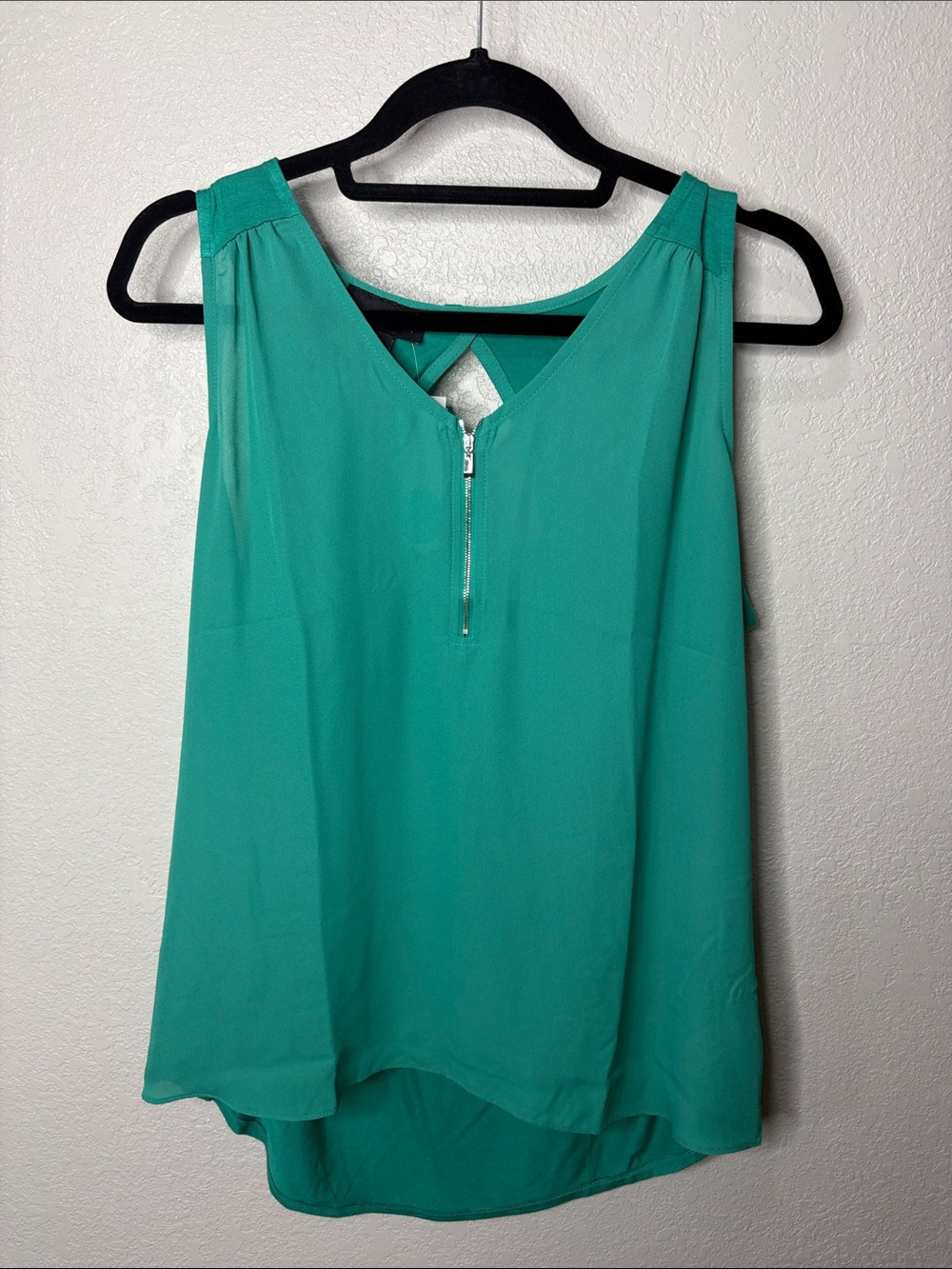 Sleeveless Zip-Front Teal Camisole with Back Keyhole